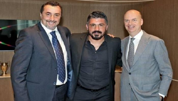 المدرب جاتوزو مع ميرابيلي المدير الرياضي وفاسوني الرئيس التنفيذي