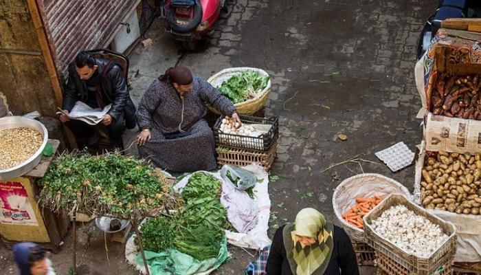 سوق شعبي في أحد أحياء القاهرة