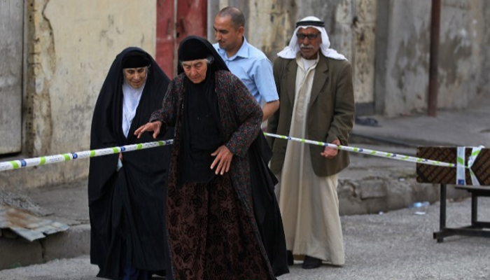 النساء وكبار السن يتقدمون الصفوف