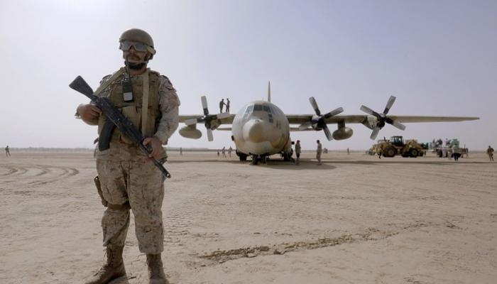 جندي من قوات التحالف العربي في مطار مأرب - أرشيفية