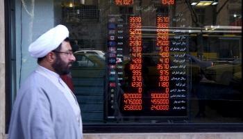 فشل سياسات الملالي في الحد من أزمة سوق العملات