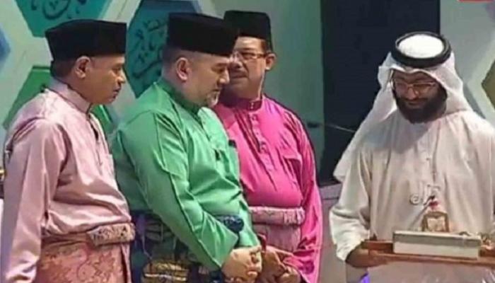 المتسابق وليد حمد المرزوقي في مسابقة ماليزيا للقرآن الكريم