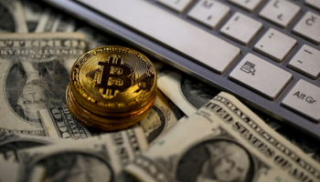 إيران تبحث عن مخرج من أزمة الدولار عبر العملات الرقمية