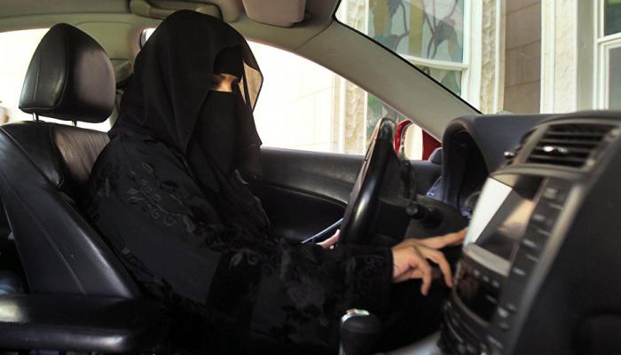 السعوديات يستعدن لقيادة السيارات