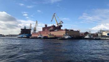 أول محطة نووية عائمة بالعالم في روسيا