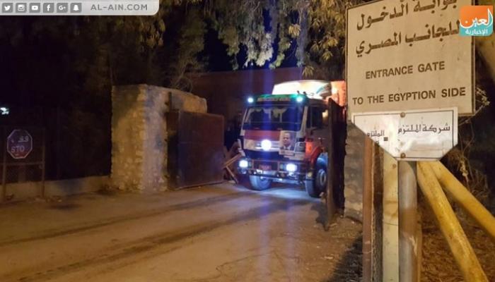دخول المساعدات إلى بوابة الجانب المصري للعبور لغزة