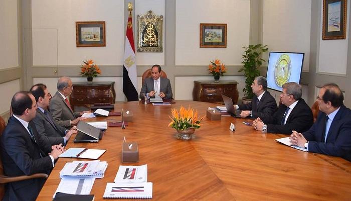 السيسي خلال الاجتماع مع عدد من أعضاء حكومته