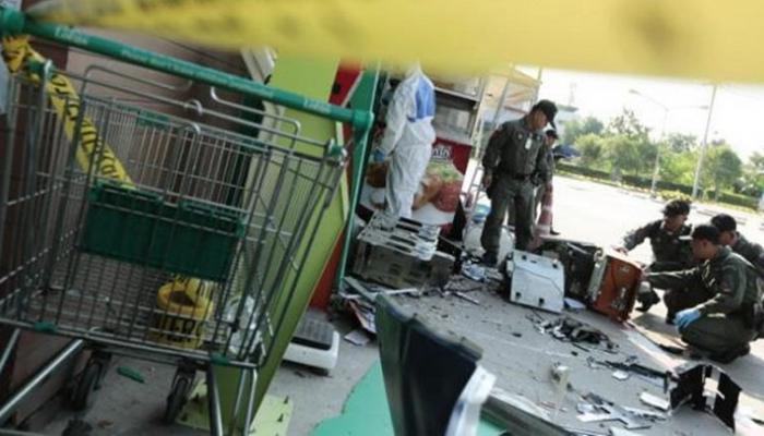 عناصر من الأمن التايلاندي في موقع الأحداث