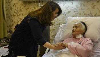 الفنانة الكبيرة مديحة يسري مع وزيرة التضامن الاجتماعي المصرية