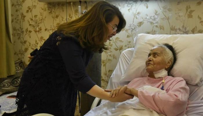 الفنانة الكبيرة مديحة يسري مع وزيرة التضامن الاجتماعي المصرية