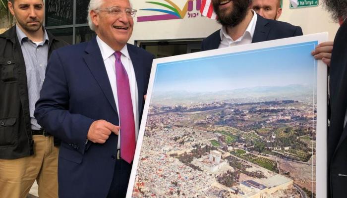 السفير الأمريكي دافيد فريدمان والصورة