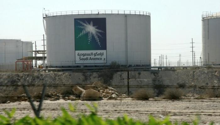 خزانات النفط لشركة أرامكو السعودية في الدمام