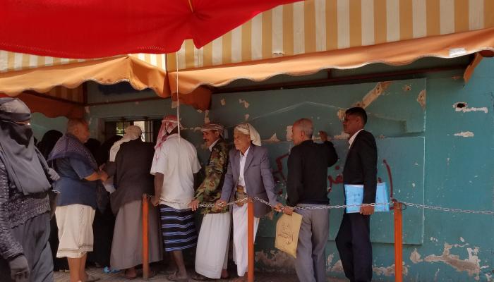 إذلال حوثي للنازحين في صنعاء
