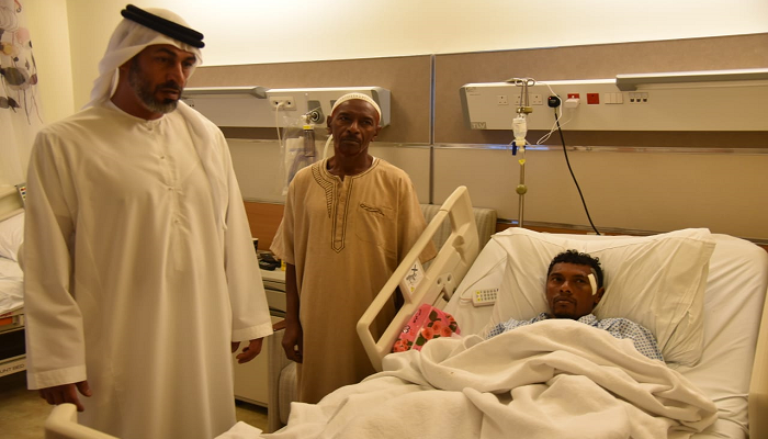 مندوب مؤسسة خليفة الإنسانية في سقطرى يتفقد مصابي مكونو بمستشفيات أبوظبي