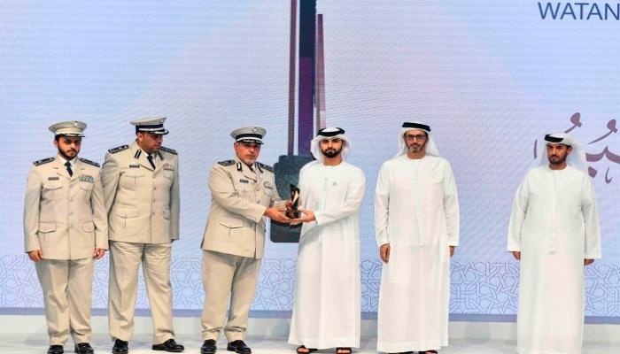 الشيخ منصور بن محمد بن راشد آل مكتوم يكرم الفائزين