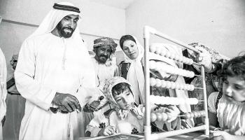 الشيخ زايد مسيرة عطاء لن تنساها الإنسانية