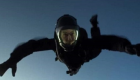 بالفيديو.. توم كروز يقفز من 25 ألف قدم فوق أبوظبي