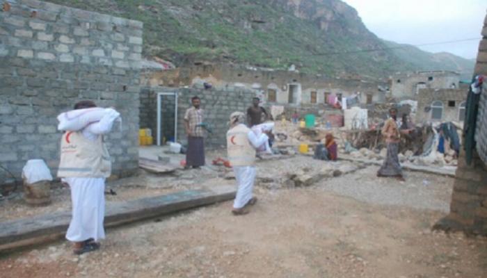 توزيع مساعدات غذائية وإغاثة المنكوبين في مهرة اليمنية