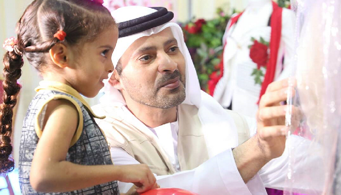 الهلال الأحمر الإماراتي يطلق مشروعه الخيري لتوزيع كسوة العيد بحضرموت