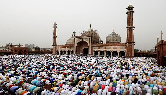 صلاة العيد في مدينة دلهي الهندية