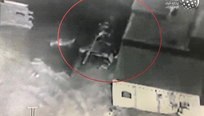 دبابة تابعة للحوثيين في أحد الأحياء السكنية بالحديدة