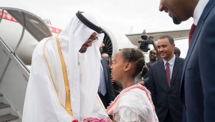 الشيخ محمد بن زايد آل نهيان خلال استقباله في إثيوبيا
