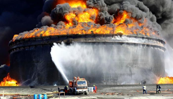 حريق بأحد خزانات النفط الليبية - أرشيفية