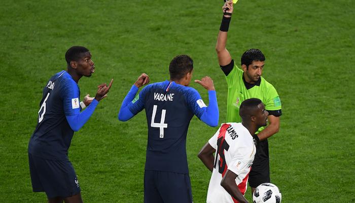 محمد عبد الله خلال إدارة مباراة فرنسا وبيرو