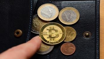 "بيتكوين" سجلت أدنى مستوياتها في 2018