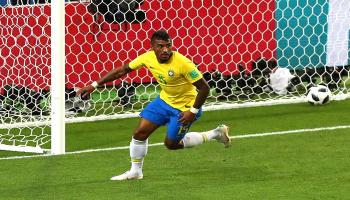 باولينيو لاعب منتخب البرازيل