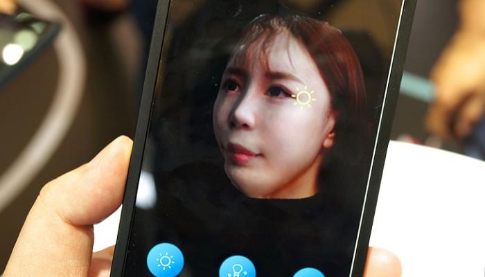 "فيفو" الصينية تطلق هاتفا يمكنه التعرف على الأشخاص من على بعد 3 أمتار