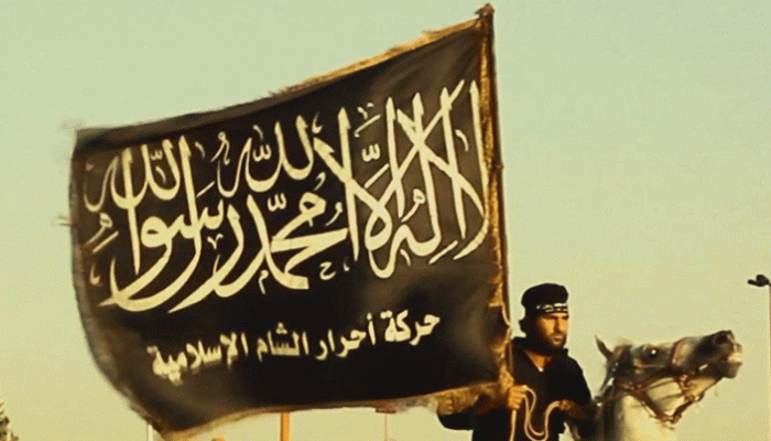 أحد عناصر حركة أحرار الشام الإرهابية المدعومة من قطر