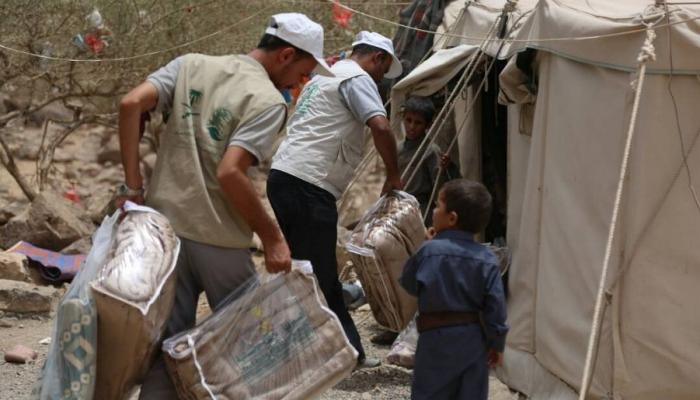 مركز الملك سلمان للإغاثة يوزع مساعدات إنسانية في مأرب