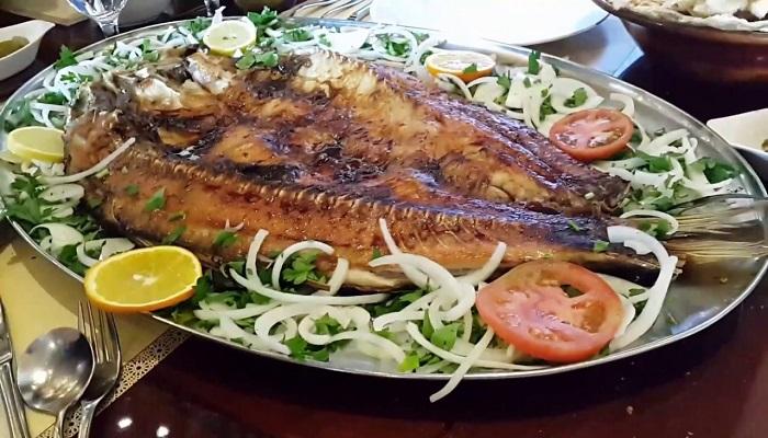 تعرف على أشهر الأكلات الشعبية العربية وأصولها التاريخية 47-153916-iraqi-miskov-fish_700x400