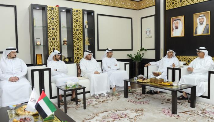 اجتماع بين وفد نادي تراث الإمارات وإدارة معهد الشارقة للتراث
