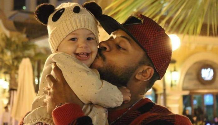 البطل السوداني محمد عبداللطيف مع نجلته