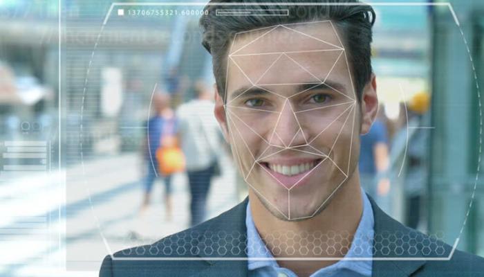 التقنية تحتاج إلى تنظيم تماما مثل المعايير الطبية وسلامة السيارات