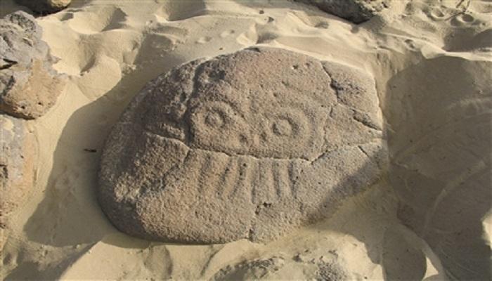 اكتشاف لوحة صخرية لوجه بشري عمرها 7000 سنة شمالي الصين