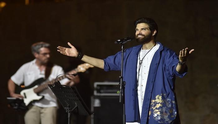 مايك ماسي خلال إحدى حفلاته