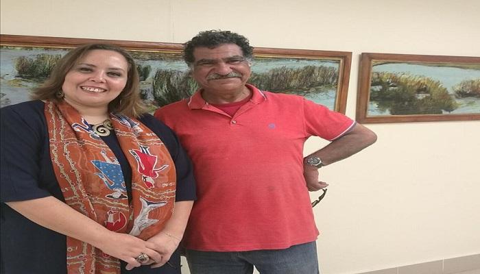 الفنانة فيروز سمير مع الفنان محمد عبلة في معرضها الجديد