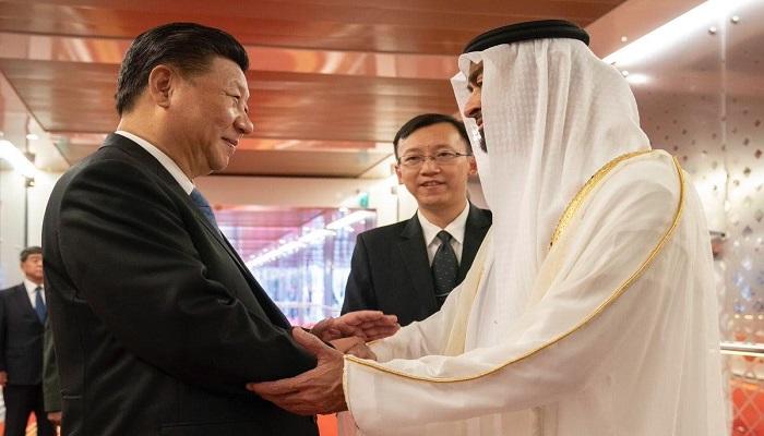 الشيخ محمد بن زايد آل نهيان في وداع الرئيس الصيني لدى مغادرته الإمارات