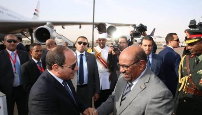 الرئيس المصري عبدالفتاح السيسي ونظيره السوداني عمر البشير