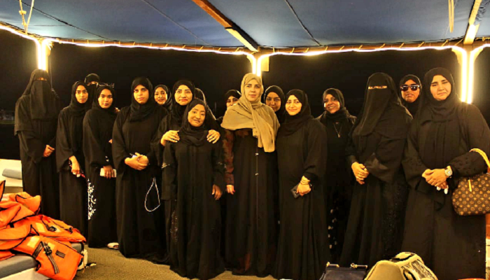 "قيّظ في الفجيرة".. رحلة بحرية تحتفي بالمرأة والشعر