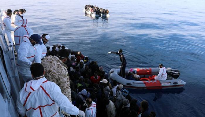خفر السواحل الليبية ينقذون مهاجرين - أرشيفية