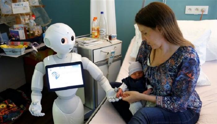 الروبوت الطبيب هل ينافس الطبيب البشري؟