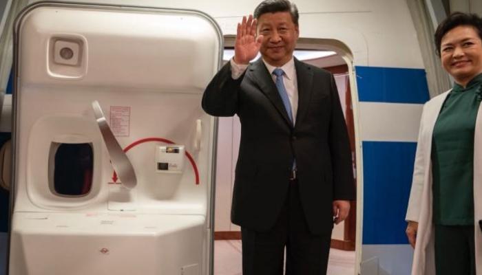 الرئيس الصيني لدى مغادرته الإمارات في مستهل جولته الخارجية