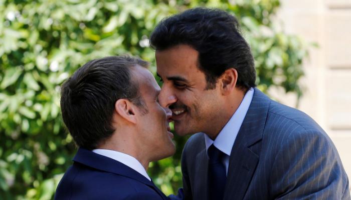 أمير قطر تميم والرئيس الفرنسي إيمانويل ماكرون في باريس - أرشيفية