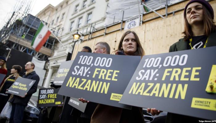 احتجاجات أمام سفارة إيران لدى لندن