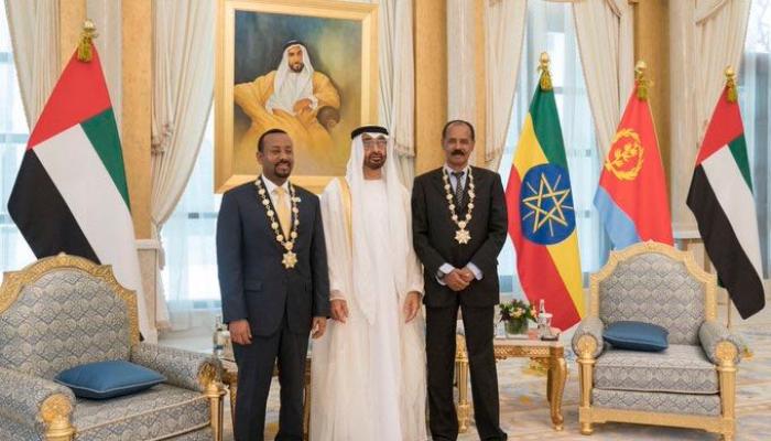الشيخ محمد بن زايد يقلد رئيس إريتريا ورئيس وزراء إثيوبيا وسام زايد