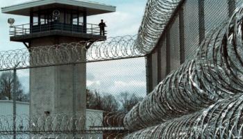 أسلاك شائكة لأحد السجون - أرشيفية